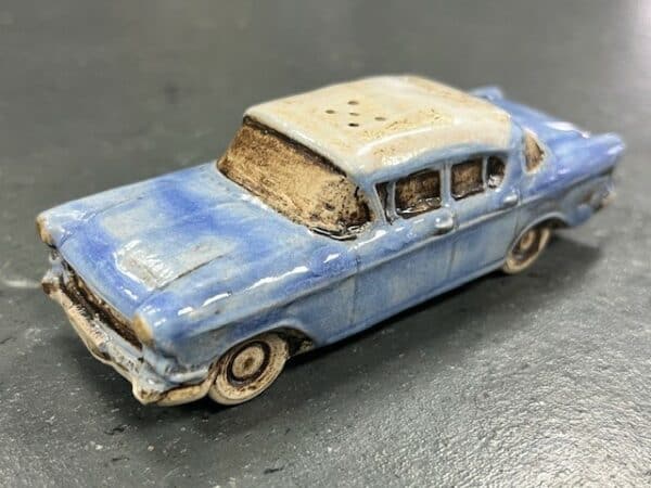Salz- / Pfefferstreuer aus Keramik Opel Kapitän blau